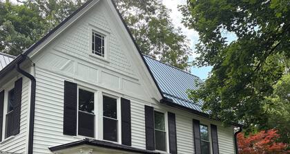 Chic Mid-Century Apartment at Otego House