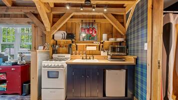 Microwave, oven, stovetop, coffee/tea maker