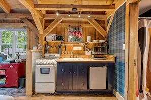 Micro-ondes, four, plaque de cuisson, cafetière/bouilloire