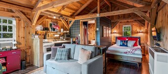 Rustic Cabin! Firepit! Dog Friendly! Hot Tub!