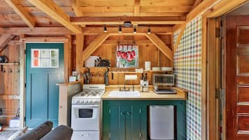 Microwave, oven, stovetop, coffee/tea maker