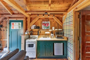Microwave, oven, stovetop, coffee/tea maker