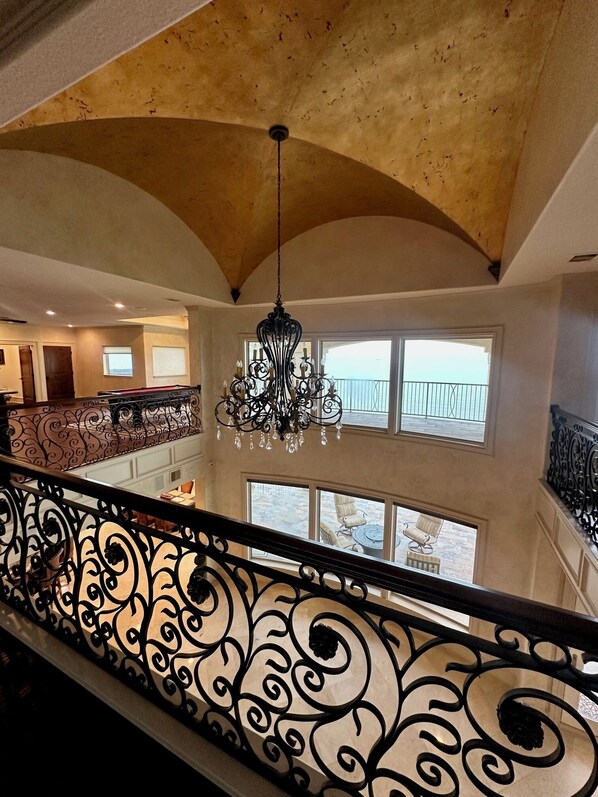 المنشأة من الداخل