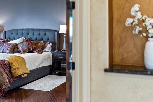 Iron/ironing board, Internet, bed sheets