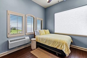 5 habitaciones, tabla de planchar con plancha, internet y ropa de cama 