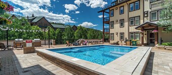 Amenities Deck Level | Walk to Gondola | WP Resort