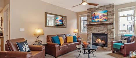 TV, fireplace
