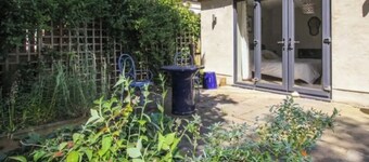 Central Ripon quiet pad. Private off-street parking. Fully equipped snug annex.