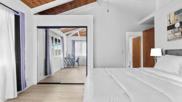 3 室のベッドルーム、デスク、WiFi (無料)、ベッドシーツ