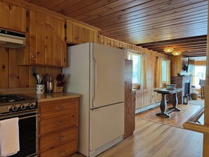 Private kitchen - Loon’s Landing on Milton 3 Ponds (Lebanon)