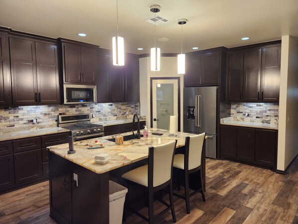 Private kitchen - Enchanting 3-bedroom house with AC in Oklahoma City (Oklahoma City)