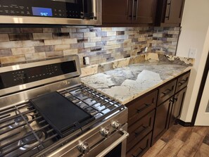 Private kitchen - Enchanting 3-bedroom house with AC in Oklahoma City (Oklahoma City)