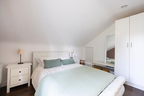 1 soverom, strykejern/-brett, reiseseng for barn og internettilgang