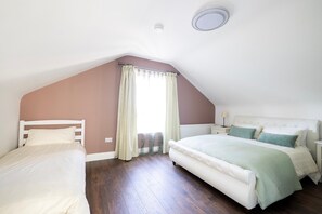 Iron/ironing board, travel cot, Internet, bed sheets