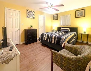 3 bedrooms, iron/ironing board, internet, bed sheets