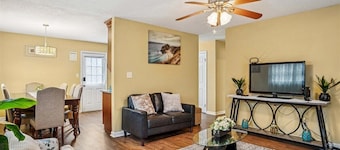 Spacious Family Stay, Large Dining, 3 Cozy Bedrooms, Home Near Buckroe Beach