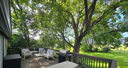 Quiet studio apt w large deck. 15 min to Lanc city, >10 to Spooky Nook Sports