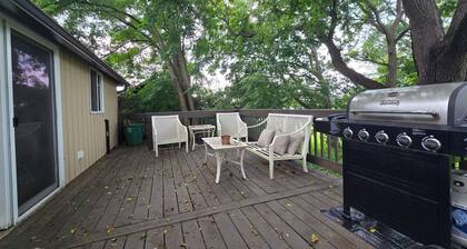 Quiet studio apt w large deck. 15 min to Lanc city, >10 to Spooky Nook Sports