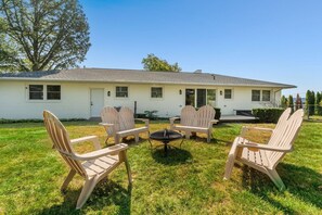 Terrace/patio - Fox Island Lakefront Retreat (Lakeview)