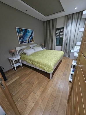 3 室のベッドルーム、アイロン / アイロン台、WiFi、ベッドシーツ