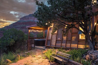 Canyon Vista Cottage- Hot Tub and Heavenly Views