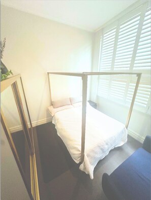 WiFi, bed sheets
