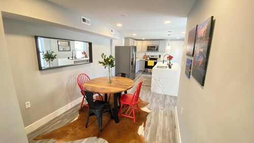 Chic Spacious Downtown Home - 5 Mins To Frederick Health Hospital & Fort Detrick