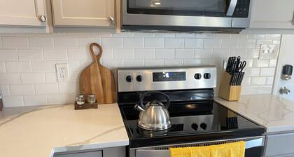 Chic Spacious Home 5 Mins To College & Frederick Health