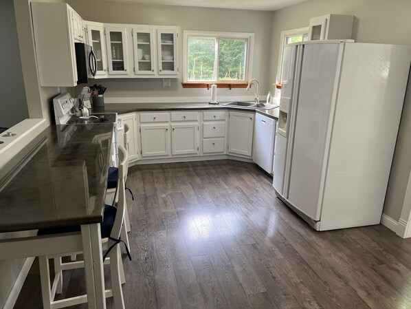 Fridge, microwave, oven, stovetop - Deer Run Retreat, 2 miles from ORV/Snowmobile Trail 422 (Munising)