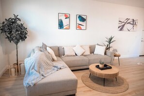 Smart TV - Lovely 4-bedroom house with AC in Sacramento (Sacramento)