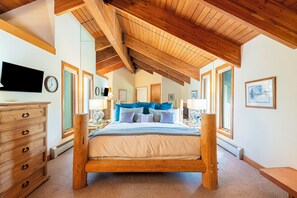 4 bedrooms, iron/ironing board, free WiFi, bed sheets