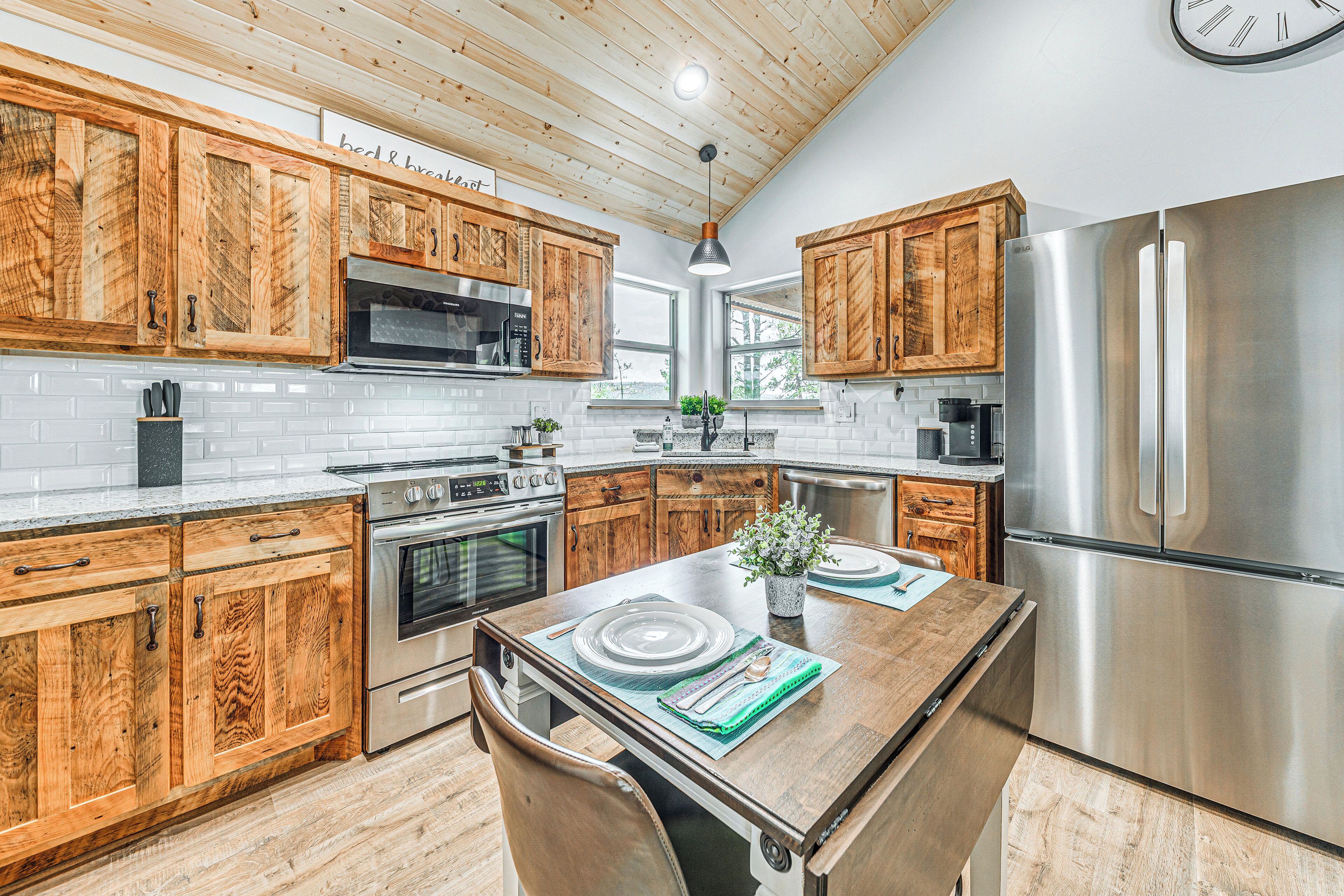 Fridge, microwave, stovetop, dishwasher