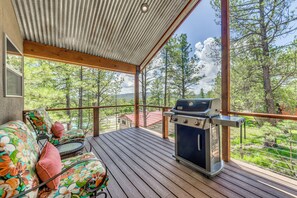 Property grounds - Walkable Location & Scenic Views: Ruidoso Cabin! (Ruidoso)