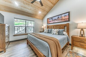 1 bedroom, iron/ironing board, internet, bed sheets - Walkable Location & Scenic Views: Ruidoso Cabin! (Ruidoso)