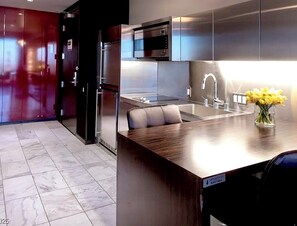 Microondas, horno, parrilla de estufa y lavavajillas 