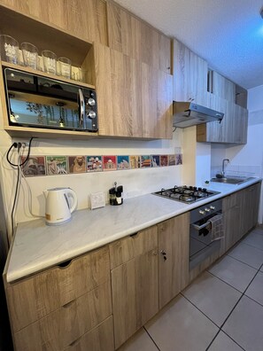 Micro-ondes, four, plaque de cuisson