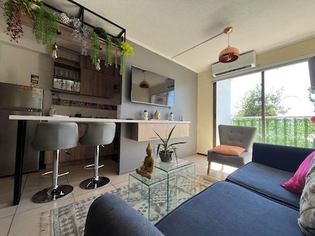 Interior. 10 minutes from International Airport, Vespucio business sector.