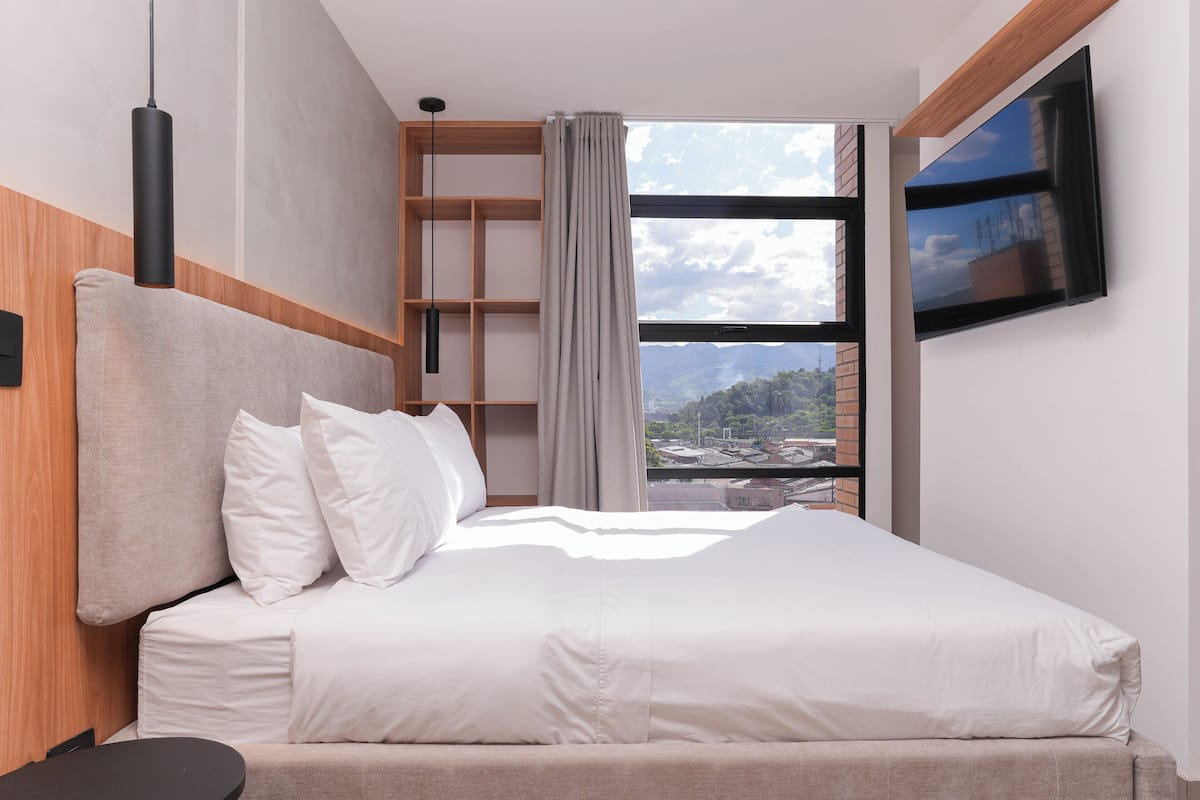 Egyptian cotton sheets, premium bedding, down duvets, in-room safe