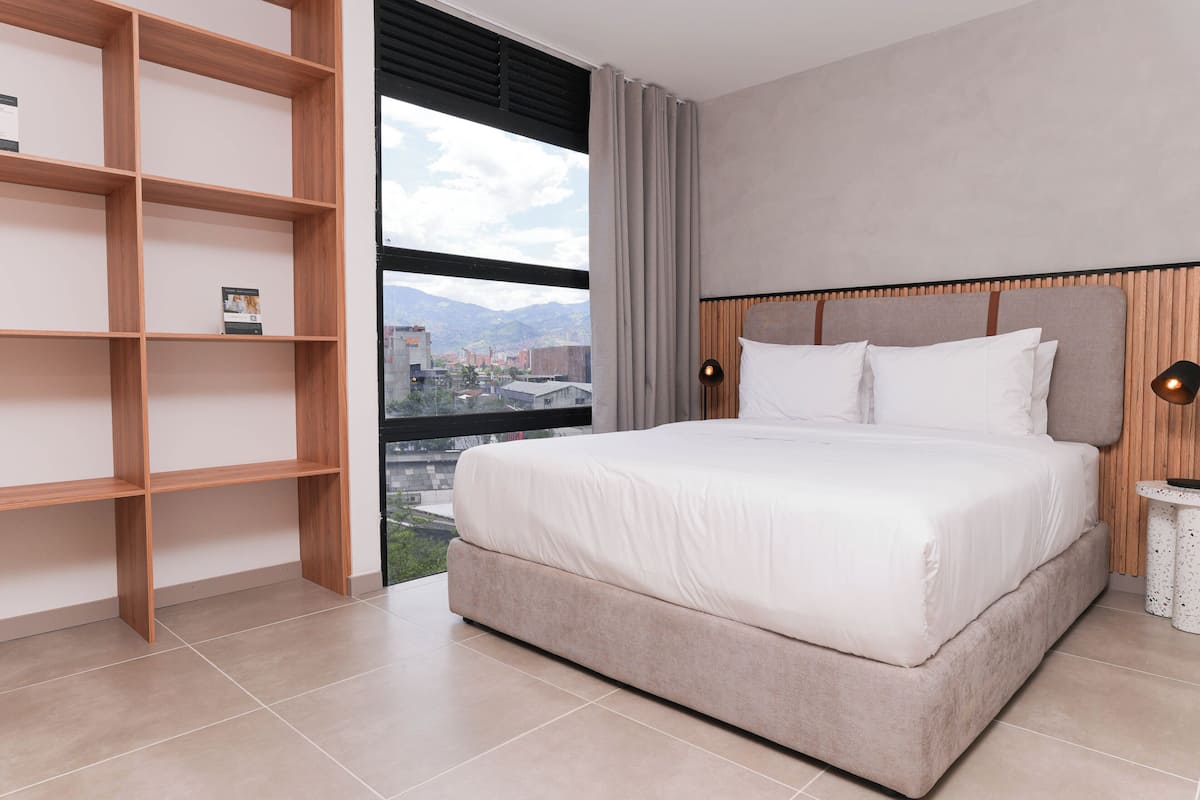 Egyptian cotton sheets, premium bedding, down duvets, in-room safe