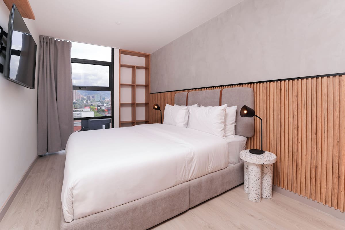 Egyptian cotton sheets, premium bedding, down duvets, in-room safe