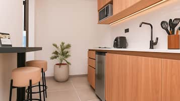 Mini-fridge, microwave, oven, stovetop