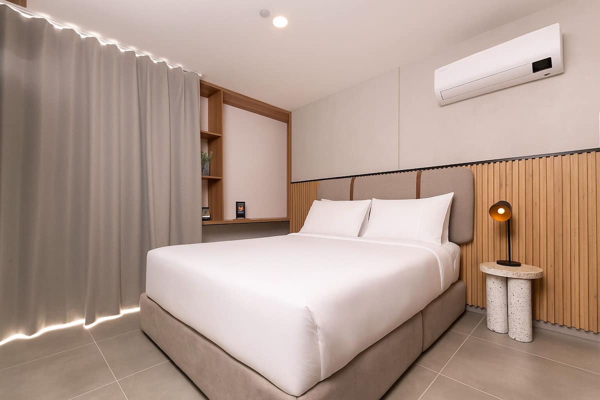 Egyptian cotton sheets, premium bedding, down duvets, in-room safe