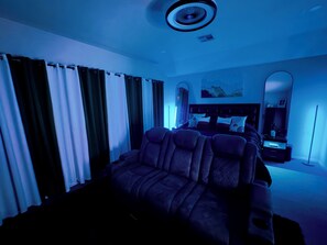 3 室のベッドルーム、アイロン / アイロン台、WiFi、ベッドシーツ