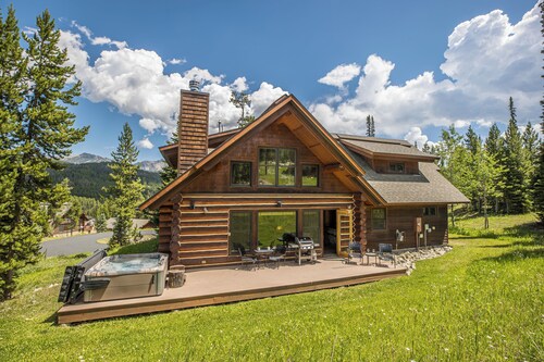 New ski-in/ski-out Peaklight Chalet!