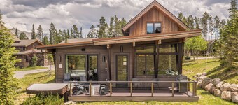 Luxury Moonlight Basin Cabin with Ski-In/Ski-Out Access, Hot Tub & Mountain Views