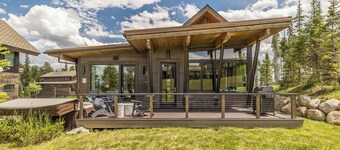 Luxury Moonlight Basin Cabin with Ski-In/Ski-Out Access, Hot Tub & Mountain Views