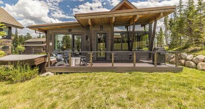 Luxury Moonlight Basin Cabin with Ski-In/Ski-Out Access, Hot Tub & Mountain Views