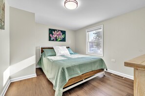 4 habitaciones, tabla de planchar con plancha, wifi y ropa de cama 