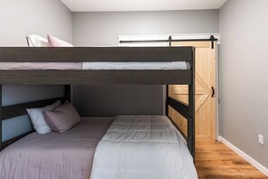 2 bedrooms, Internet, bed sheets