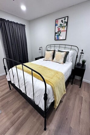 3 bedrooms, iron/ironing board, WiFi, bed sheets - Retreat at Stone Mountain – Cozy 3BR Near Trails, MARTA & Downtown (Stone Mountain)